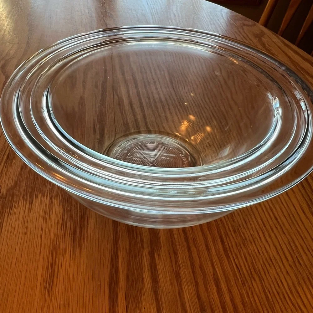 Set of 2 Vintage Pyrex Glass Nesting Mixing Bowls
